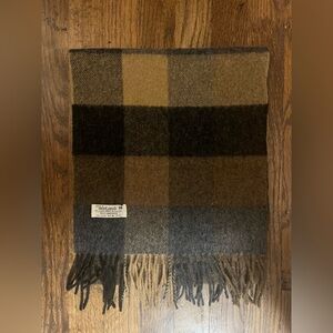 John Hanly & Co. Ltd. 100% lambswool hand woven Mens Fall scarf From Ireland EUC